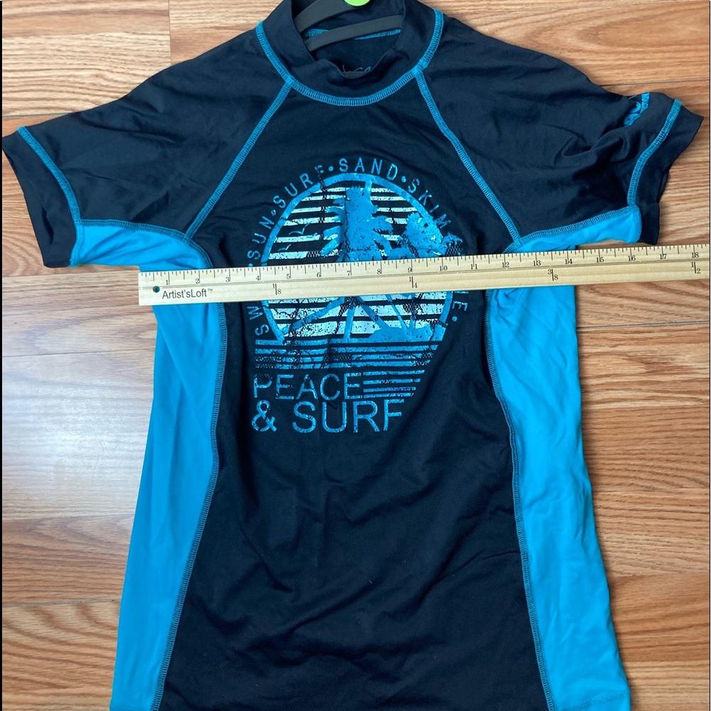 Rashguard - Picture 7 of 7